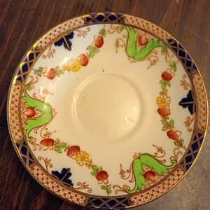 Elegant Floral Saucer with Gold Accents